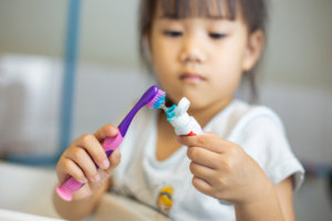 Helping Your Toddler Brush their Teeth 
